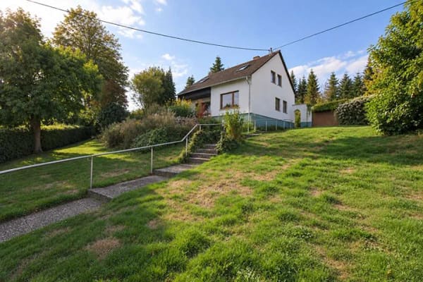 Immobilie in Girod - Einfamilienhaus mit großzügigem Gartengrundstück und individuellem Gestaltungspotenzial - Bild 1