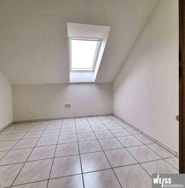 Immobilie in Margetshöchheim - Zweizimmmer - Dachgeschosswohnung - Bild 2