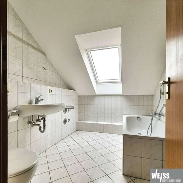 Immobilie in Margetshöchheim - Zweizimmmer - Dachgeschosswohnung - Bild 4