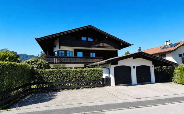 Immobilie in Grassau - Gemütliche Zweizimmerwohnung mit Erker in ruhiger Wohnlage - Bild 0