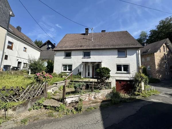 Immobilie in Reichshof - Idyllisches Einfamilienhaus mit Potential - Bild 1