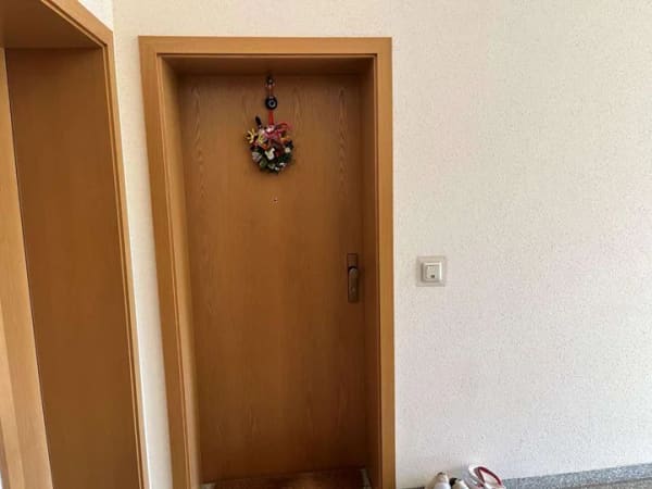 Immobilie in Hartmannsdorf bei Kirchberg - Eigentumswohnung, Wohn- Schlafzimmer, Küche, Bad, Balkon und Garage in Kirchberg/Erzg. - Bild 1