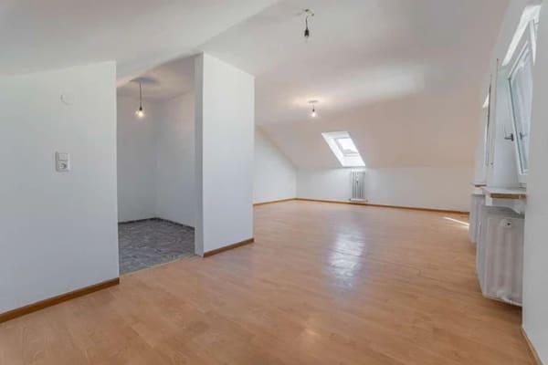 Immobilie in Ebersberg - Gepflegte 2-Zimmer-Dachgeschosswohnung mit Potenzial - Bild 0