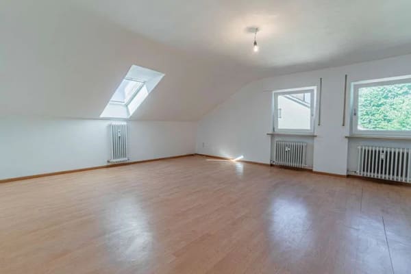 Immobilie in Ebersberg - Gepflegte 2-Zimmer-Dachgeschosswohnung mit Potenzial - Bild 1