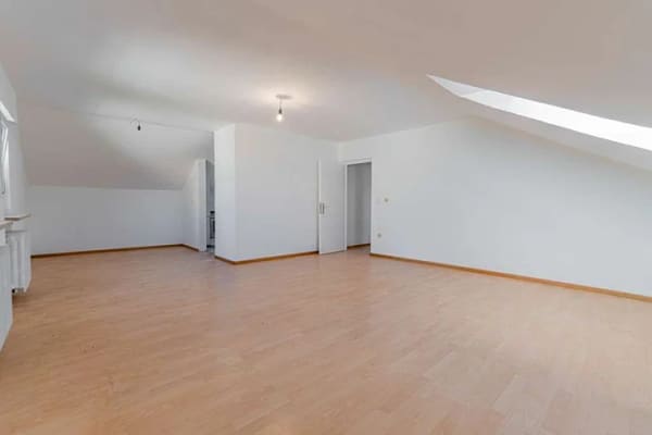 Immobilie in Ebersberg - Gepflegte 2-Zimmer-Dachgeschosswohnung mit Potenzial - Bild 2