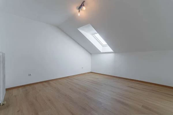 Immobilie in Ebersberg - Gepflegte 2-Zimmer-Dachgeschosswohnung mit Potenzial - Bild 4