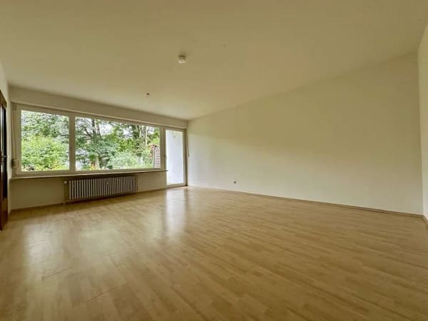 Immobilie in Rosenheim - Bezugsfrei! Praktische 1-Zimmer Erdgeschosswohnung mit Garten! - Bild 1