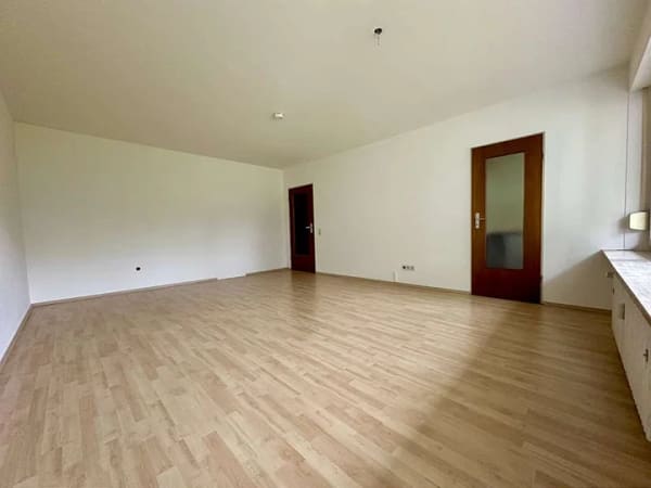 Immobilie in Rosenheim - Bezugsfrei! Praktische 1-Zimmer Erdgeschosswohnung mit Garten! - Bild 2