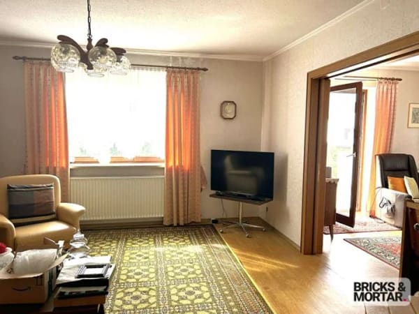 Immobilie in Gablingen - Freistehendes Einfamilienhaus mit großem Südgarten und Gestaltungspotenzial - Bild 3