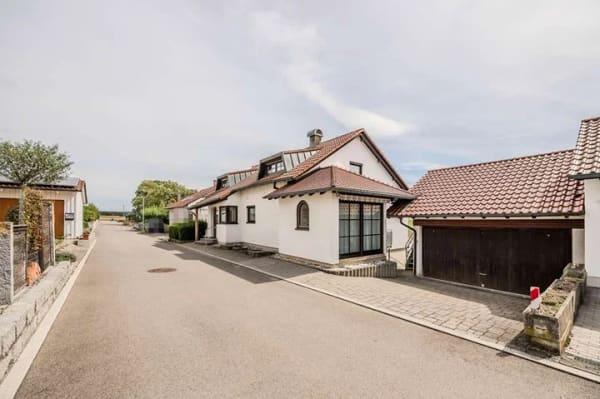 Immobilie in Laupheim - Solides Einfamilienhaus mit Weitblick in ruhiger Sackgassenlage - Bild 1