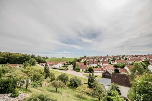 Immobilie in Laupheim - Solides Einfamilienhaus mit Weitblick in ruhiger Sackgassenlage - Bild 4