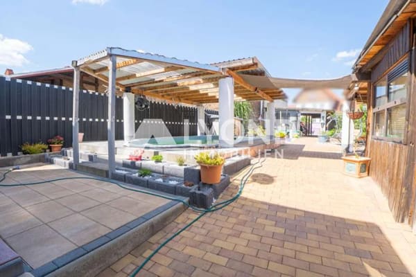 Immobilie in Ballenstedt - Reihenendhaus mit modernem Anbau, Pool und vielseitigen Nutzungsmöglichkeiten in Ballenstedt! - Bild 0