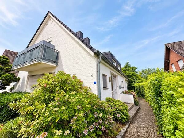 Immobilie in Emsdetten - Zweifamilienhaus mit viel Platz und eingewachsenem Garten - Bild 1