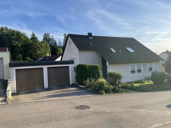 Immobilie in Bühlertann - Vielseitiges Haus in Bühlertann: Platz für Ihre Ideen - Bild 0