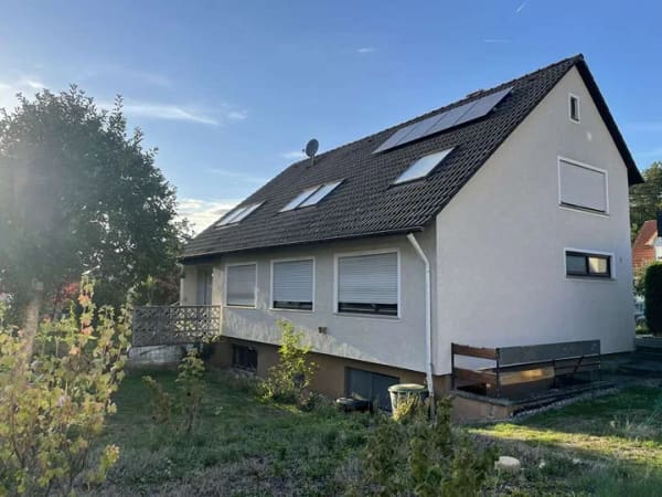 Immobilie in Bühlertann - Vielseitiges Haus in Bühlertann: Platz für Ihre Ideen - Bild 1
