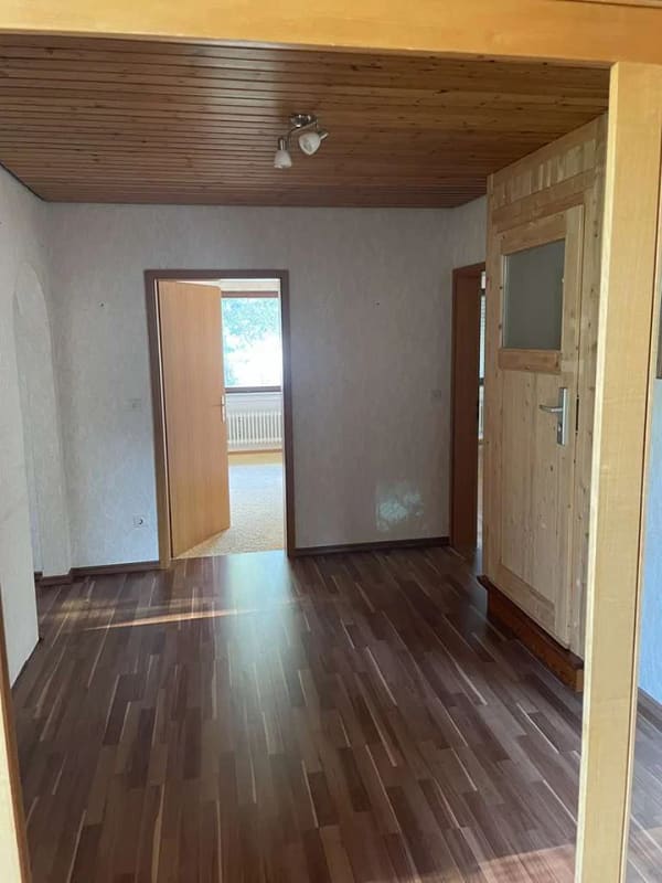 Immobilie in Bühlertann - Vielseitiges Haus in Bühlertann: Platz für Ihre Ideen - Bild 3