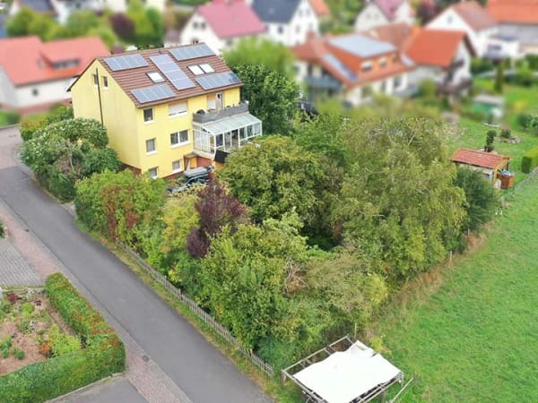 Immobilie in Neuhof - Großzügiges Wohnhaus mit drei Wohneinheiten und zusätzlichem Baugrundstück - Bild 1