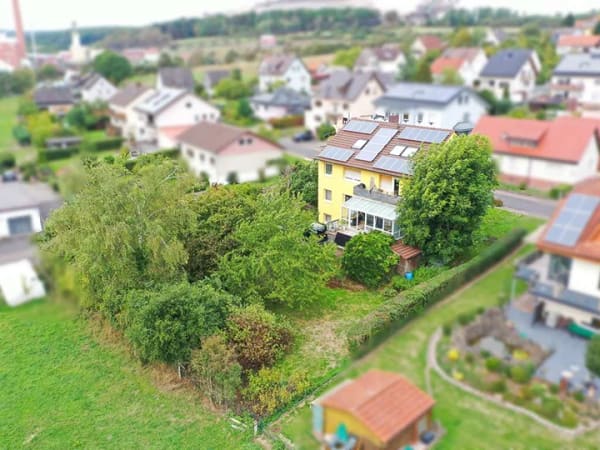 Immobilie in Neuhof - Großzügiges Wohnhaus mit drei Wohneinheiten und zusätzlichem Baugrundstück - Bild 3