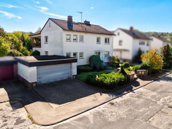 Immobilie in Taunusstein - ZWEIFAMILIENHAUS MIT GROSSEM GRUNDSTÜCK UND VIEL POTENZIAL! - Bild 2