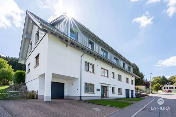Immobilie in Herrischried - LFI | Einzigartige & exklusive Traumwohnung mit Terrasse, Garten | mit hochwertiger Küche u. Kamin - Bild 1