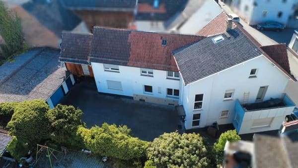 Immobilie in Pohlheim - Großzügiges Wohnhaus mit außergewöhnlichem Grundstück und vielfältigem Potenzial - Bild 0