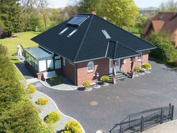 Immobilie in Wasbek - Stilvolles Familienhaus mit Wellnessbereich - Bild 0