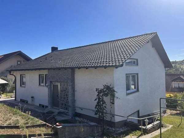 Immobilie in Obernburg am Main - Ein Haus zum Leben, Lieben und Lachen: Großzügiges Ein- bis Zweifamilienhaus mit tollem Weitblick! - Bild 4