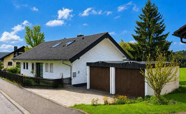 Immobilie in Pfalzgrafenweiler - Viel Platz für die Familie - modernisiertes Haus mit Einliegerwohnung in ruhiger Lage Herzogsweilers - Bild 0