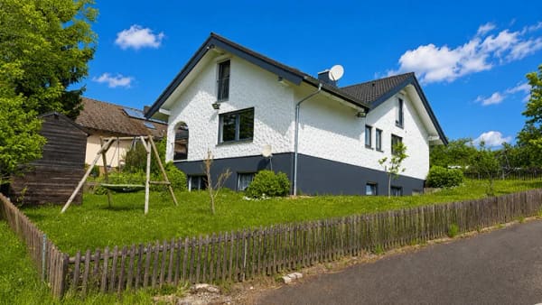 Immobilie in Pfalzgrafenweiler - Viel Platz für die Familie - modernisiertes Haus mit Einliegerwohnung in ruhiger Lage Herzogsweilers - Bild 2