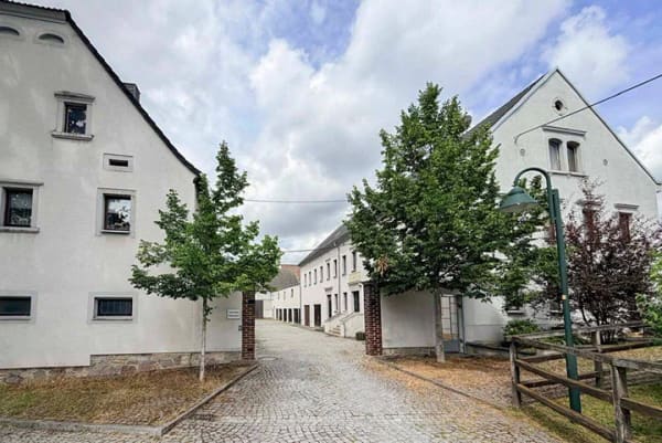 Immobilie in Dresden - Historischer Dreiseitenhof mit 4 Wohneinheiten und Nutzungspotential in idyllischer Lage - Bild 3