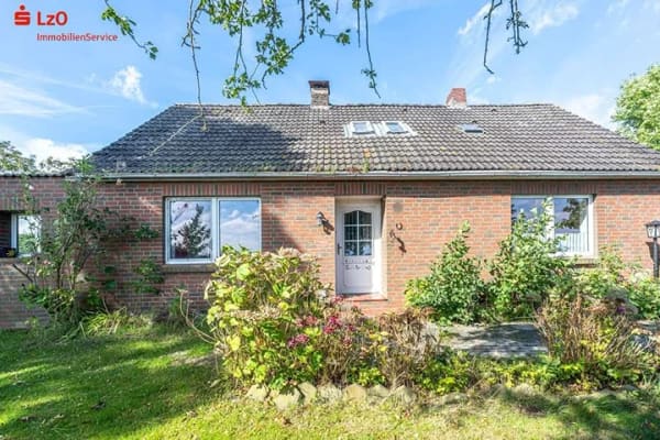 Immobilie in Wangerland - Renovierungsbedürftig mit guter Substanz - Einfamilienhaus auf großem Grundstück im Wangerland - Bild 0