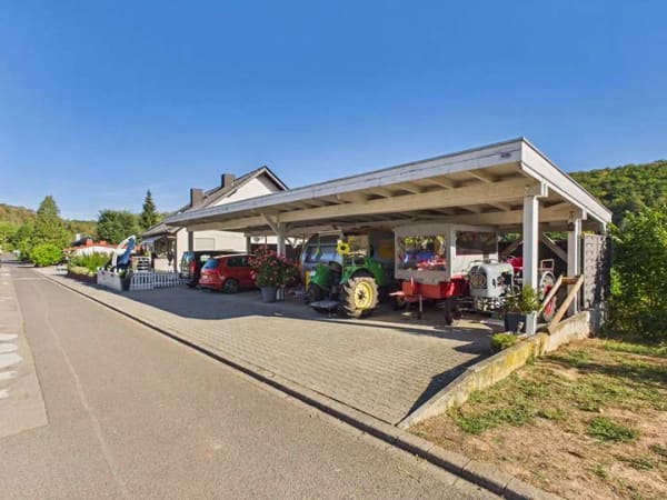 Immobilie in Winterburg - Großzügiges Zweifamilienhaus mit separater Wohneinheit, Ausbaureserve und außergewöhnlichem Carport - Bild 1