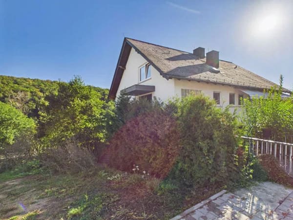 Immobilie in Winterburg - Großzügiges Zweifamilienhaus mit separater Wohneinheit, Ausbaureserve und außergewöhnlichem Carport - Bild 3