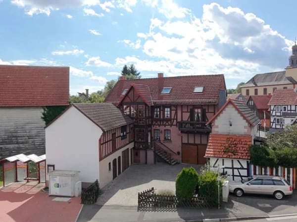 Immobilie in Weimar (Lahn) - Charaktervolles Einfamilienhaus mit Wintergarten und sonnigem Innenhof - Bild 0