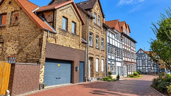 Immobilie in Bad Münder am Deister - Historisches Mehrfamilienhaus mit Altstadtcharme und Entwicklungspotenzial in Bad Münder - Bild 0