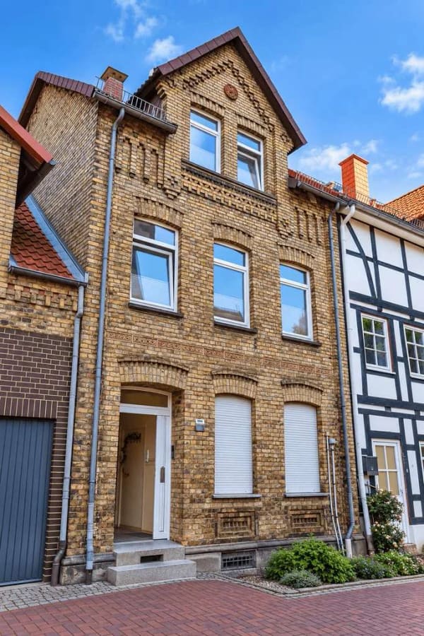 Immobilie in Bad Münder am Deister - Historisches Mehrfamilienhaus mit Altstadtcharme und Entwicklungspotenzial in Bad Münder - Bild 1