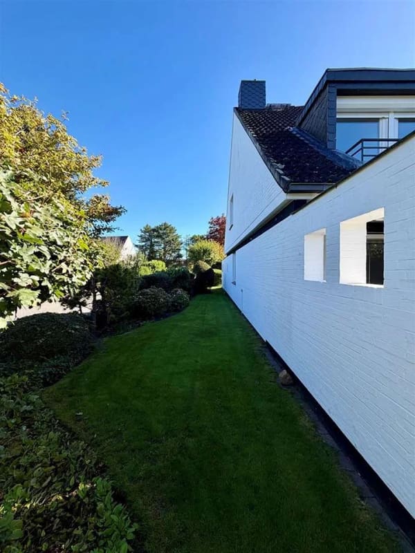 Immobilie in Altenholz - Bezugsfreies Reihenendhaus mit Balkon, Terrasse, Garage uvm. // Ebereschenweg, Altenholz - Bild 2