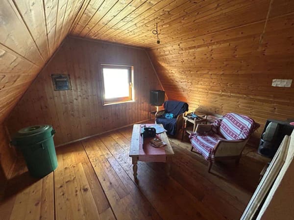 Immobilie in Büren - Dachgeschosswohnung mit toller Aussicht in Hanglage- Sanierungsobjekt in Büren Weine - Bild 4