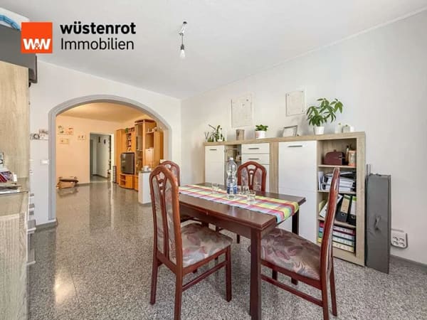 Immobilie in Saarlouis - Zentrale 2-Zimmer-Erdgeschosswohnung mit offenen Wohn- und Essbereich inkl. Garten in SLS-Roden - Bild 3