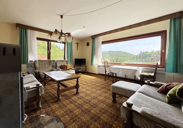 Immobilie in Buttenheim - Sonnenverwöhntes Zweifamilienhaus mit tollem Ausblick und Ausbaupotenzial in Buttenheim/Tiefenhöchst - Bild 2