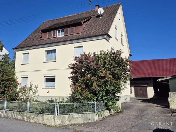 Immobilie in Neuenstadt am Kocher - Handwerker-Traum: Großes Mehrfamilienhaus mit Scheune, Garagen, Innenhof und viel Platz für Ideen! - Bild 0