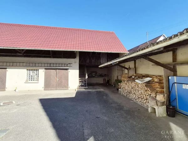 Immobilie in Neuenstadt am Kocher - Handwerker-Traum: Großes Mehrfamilienhaus mit Scheune, Garagen, Innenhof und viel Platz für Ideen! - Bild 4