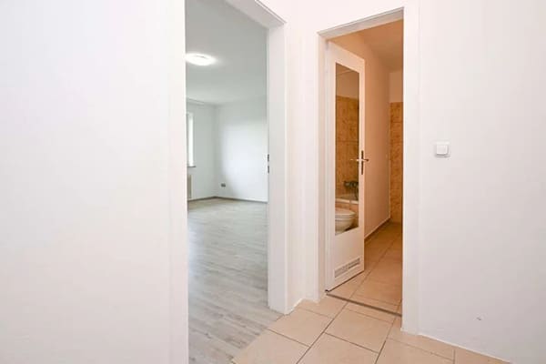 Immobilie in Lübeck - Gut geschnittene, helle 1,5-Zimmerwohnung mit Balkon! - Bild 1