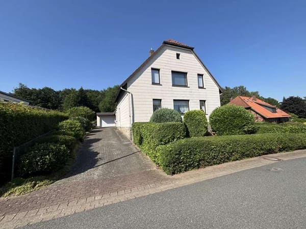 Immobilie in Auetal - Großes Wohnhaus mit viel Potenzial  direkt am Wald - Bild 1
