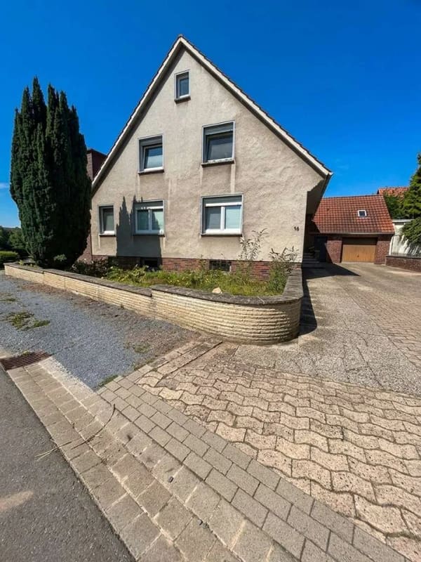 Immobilie in Bückeburg - Ankommen, wohlfühlen und zuhause sein /Großzügiges Familienwohnen mit vermietetem
DG Bückeburg-Röck - Bild 1