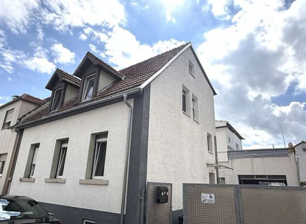 Immobilie in Wörth am Rhein - Wörth: Haus mit Seele, Raum für Ideen und Zukunft: Sonnenterrasse, Kaminwärme und Nebengebäude - Bild 0