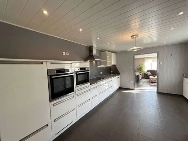 Immobilie in Wörth am Rhein - Wörth: Haus mit Seele, Raum für Ideen und Zukunft: Sonnenterrasse, Kaminwärme und Nebengebäude - Bild 1