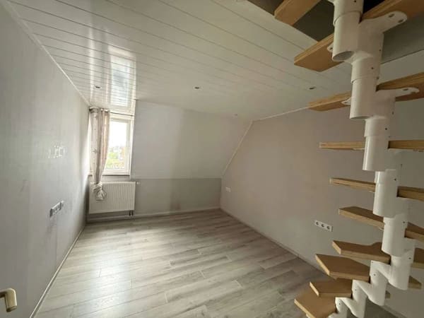 Immobilie in Wörth am Rhein - Wörth: Haus mit Seele, Raum für Ideen und Zukunft: Sonnenterrasse, Kaminwärme und Nebengebäude - Bild 4