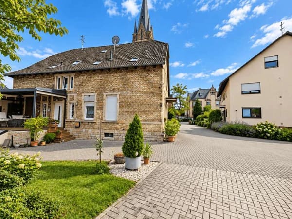 Immobilie in Edenkoben - Zwei Häuser, fünf Einheiten – vielseitiges Immobilienensemble in Edenkoben - Bild 2
