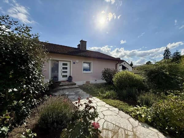Immobilie in Kösching - Ein kleines Paradies für zwei Generationen - Einfamilienhaus mit Einliegerwohnung in Kösching - Bild 2